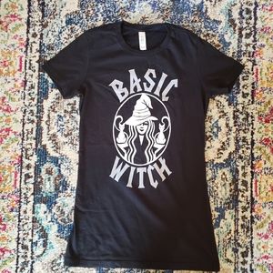 Basic Witch Halloween T-shirt. Womens Small